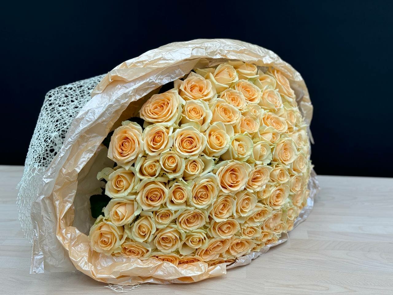 Букет wowflo 75 шт розы бежевые монобукет высота 50см на стеблях