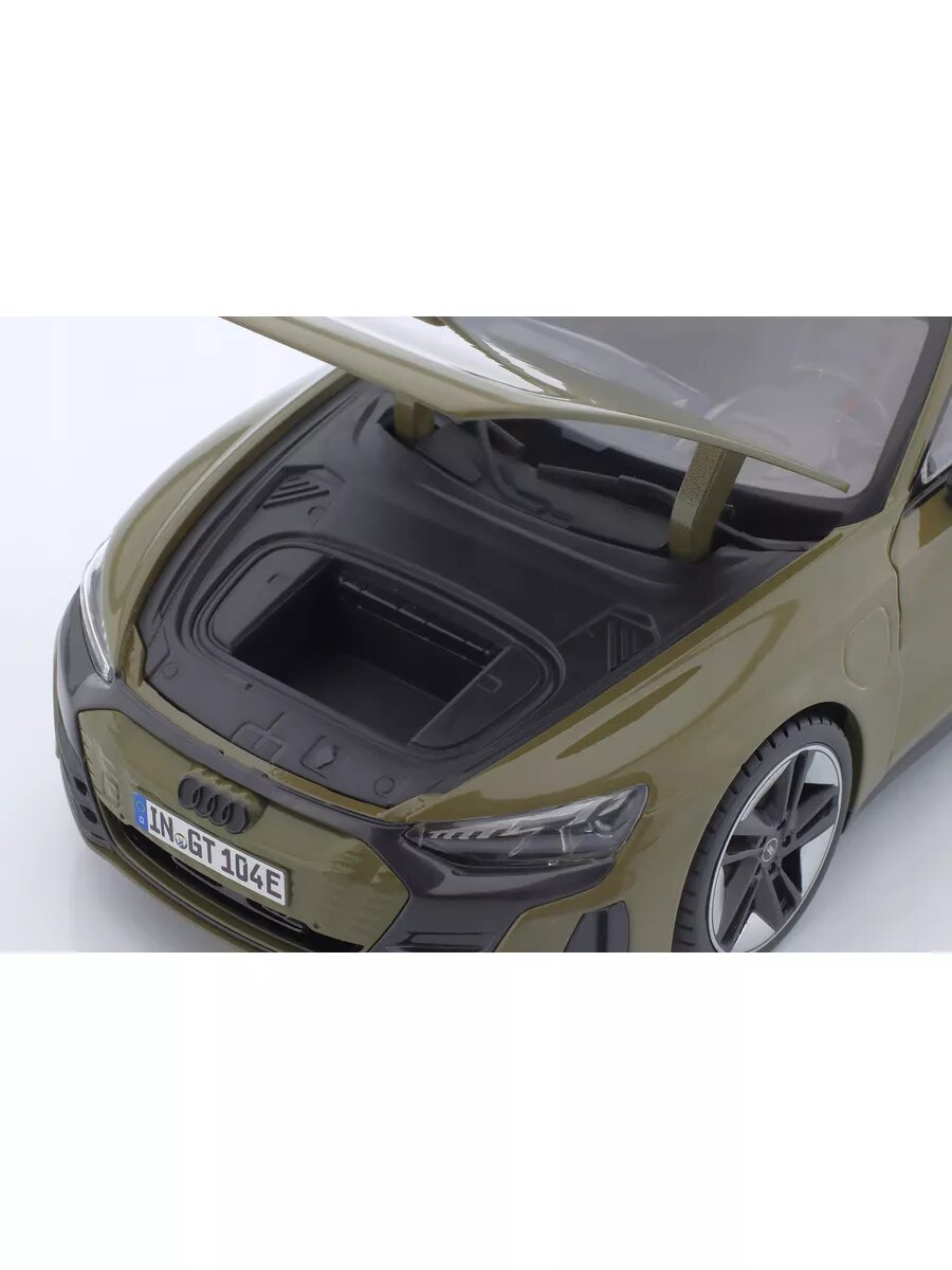 Машинка 1:18 Coll (A)-2022 Audi RS e-tron GT - New — фото 1