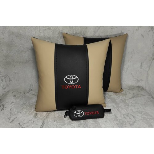 Подарочный набор: декоративная подушка в салон автомобиля из экокожи и ключница с логотипом TOYOTA, комплект 3 предмета