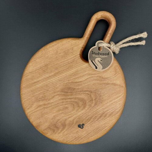 Дубовая разделочная доска из цельного массива. 