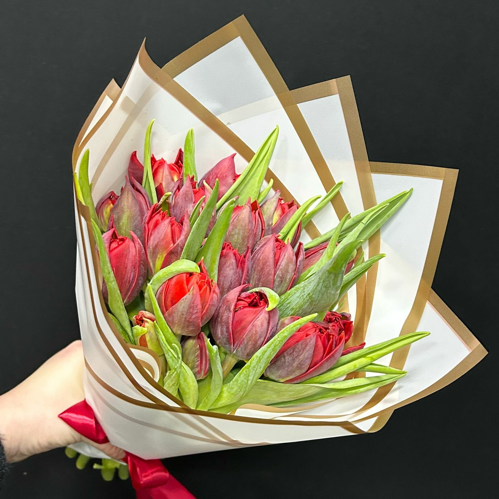 15 пионовидных тюльпанов Ред Принцесс