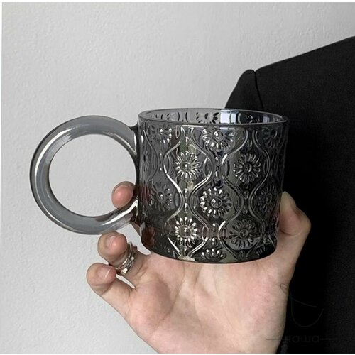 Кружка стеклянная с большой ручкой серая 910₽