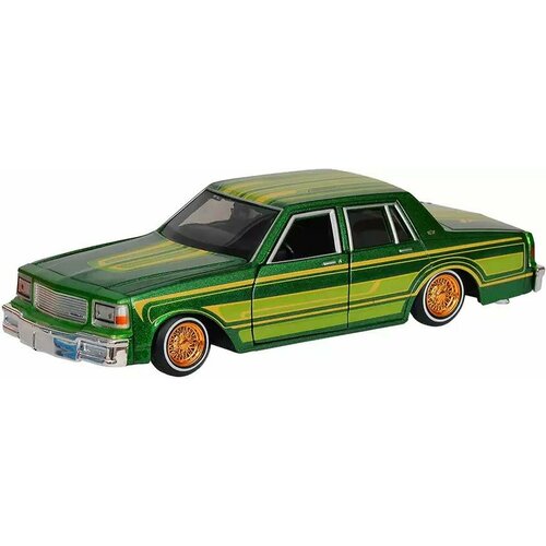 Модель машины 1:26 MAISTO Chevrolet (Chevy) Caprice 1987 31044