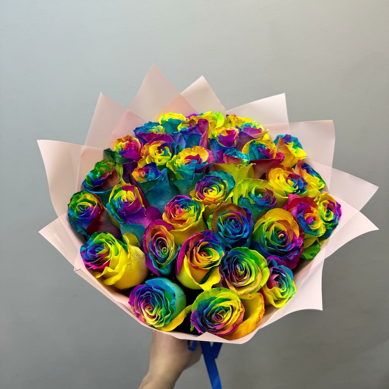 Радужные розы букет 33 штуки/ Радужные розы/ Доставка букетов Москва