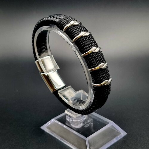 фото Славянский оберег, плетеный браслет браслет мужской кожаный, бижутерия, украшение на руку, металл, размер 21 см, размер one size, диаметр 7 см, черный, серебряный reniva