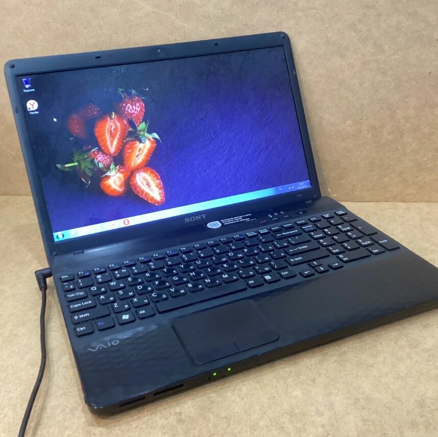 Ноутбук Sony PCG-71C12V, 15.6", AMD E-450, 1,65GHz 2-ядерный, 2ГБ DDR3, HDD 320ГБ, Radeon 6320. Товар уцененный
