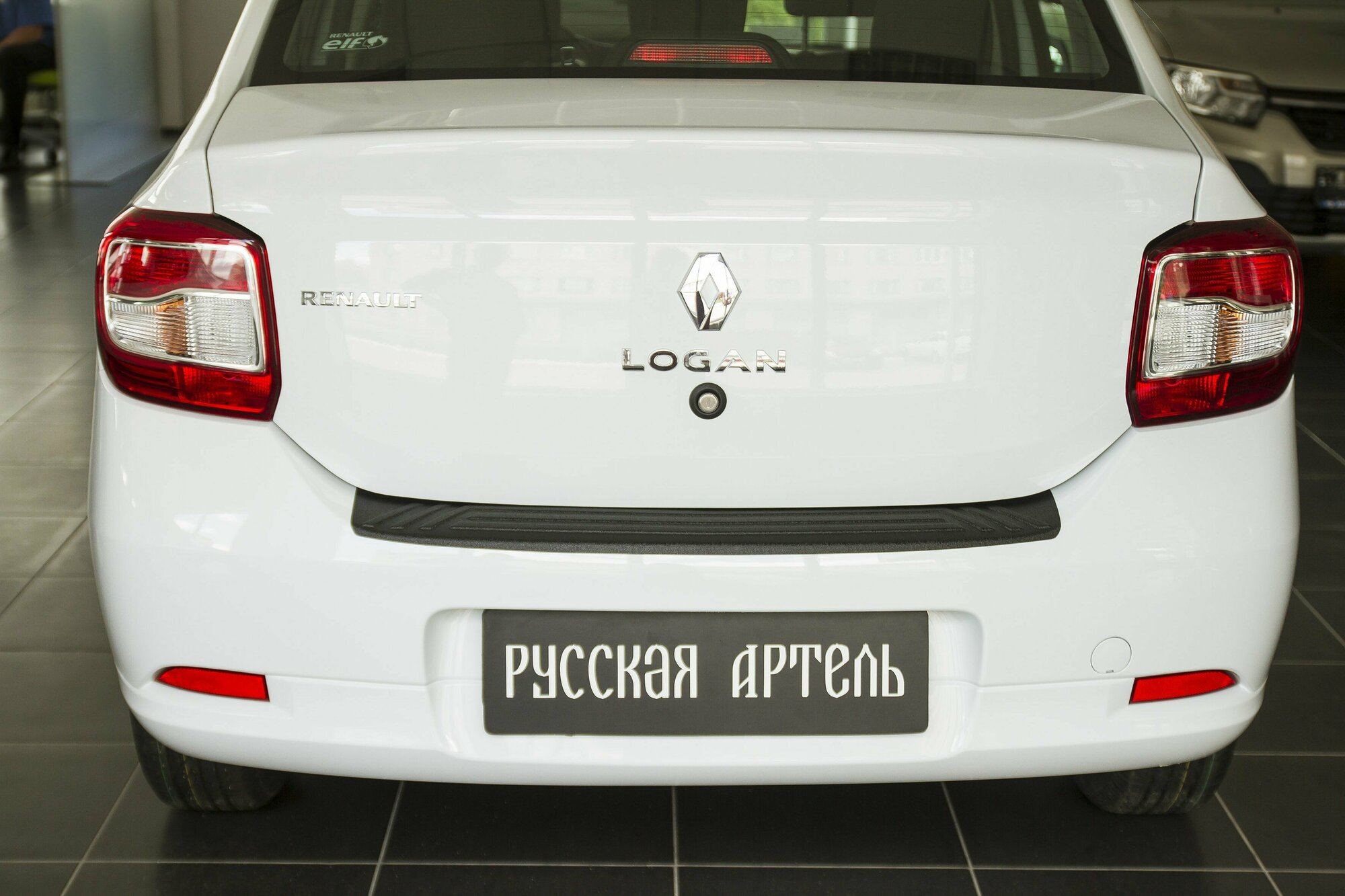 Накладка на задний бампер для RENAULT Logan 2014-20172018- шагрень