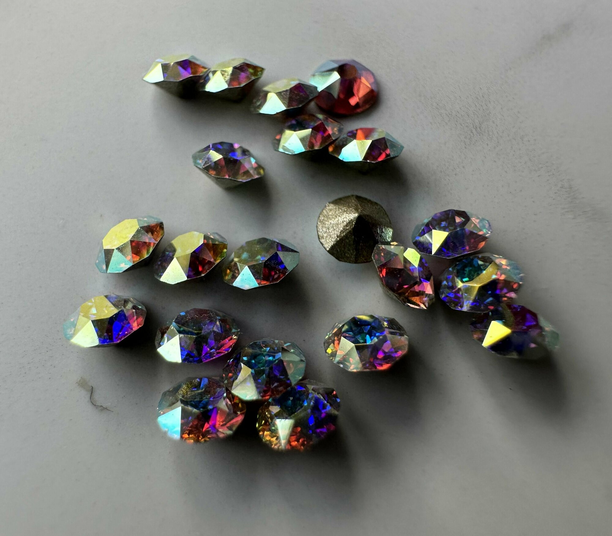 Swarovski конусные кристаллы AB 9ss (50шт)