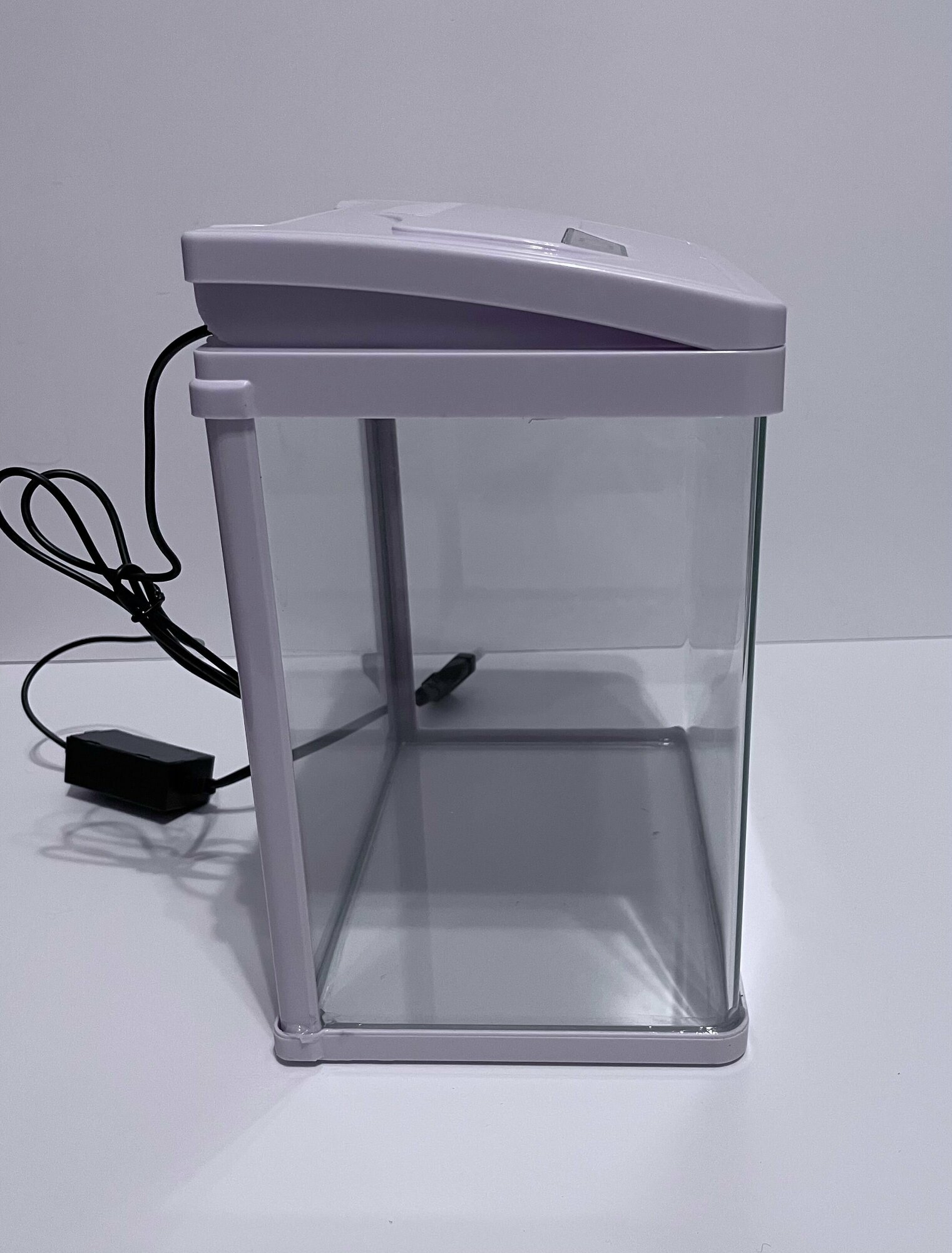 Аквариум PY-240Б в комплекте: LED-лампа, фильтр, 7 литров, белый - фотография № 3