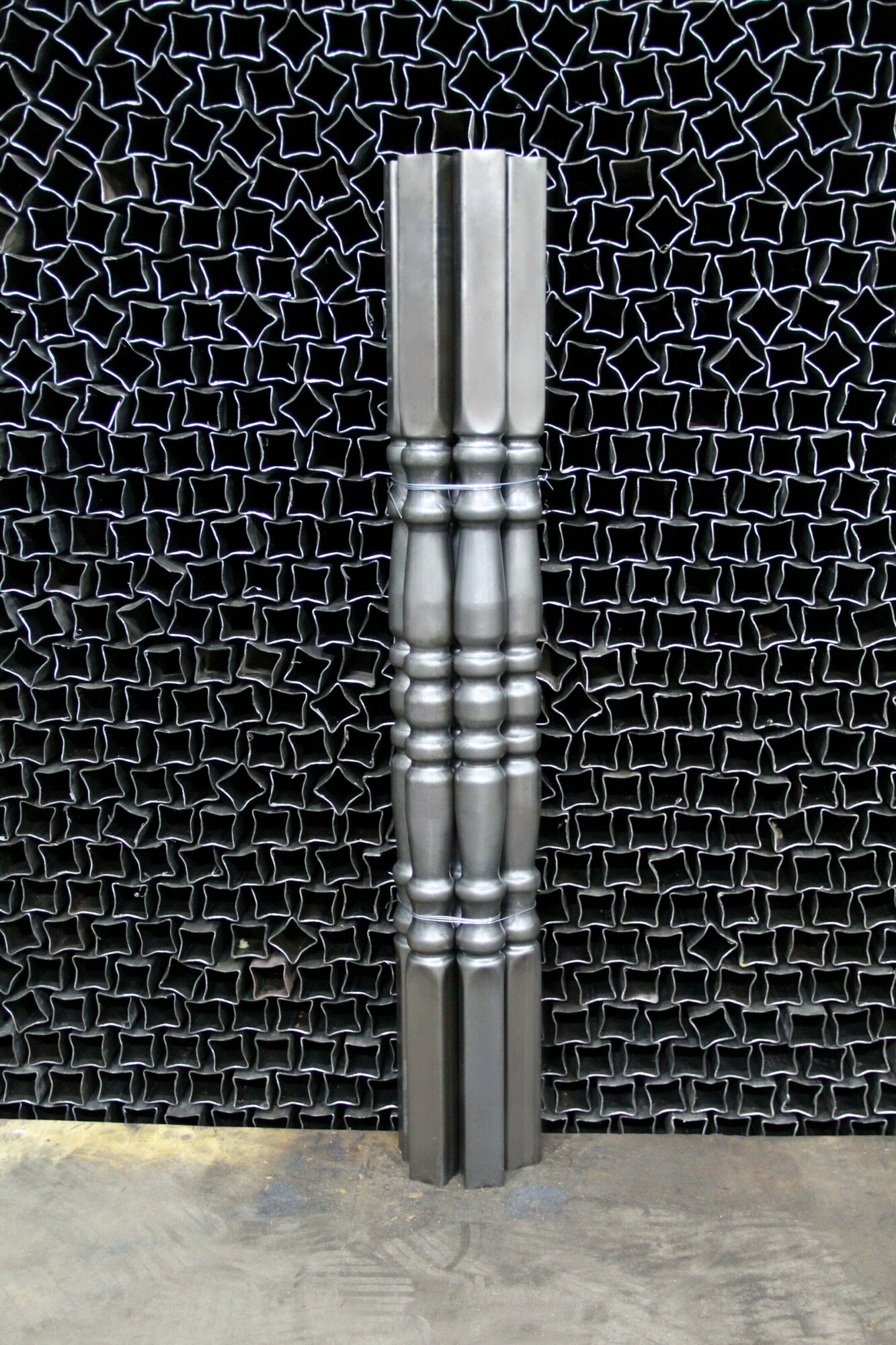 Набор балясин кованых металлических Royal Kovka, 7 шт., диаметр 50 мм, квадратные окончания 40х40 мм, арт. 40*40.3 В.КВ 7 - фотография № 3
