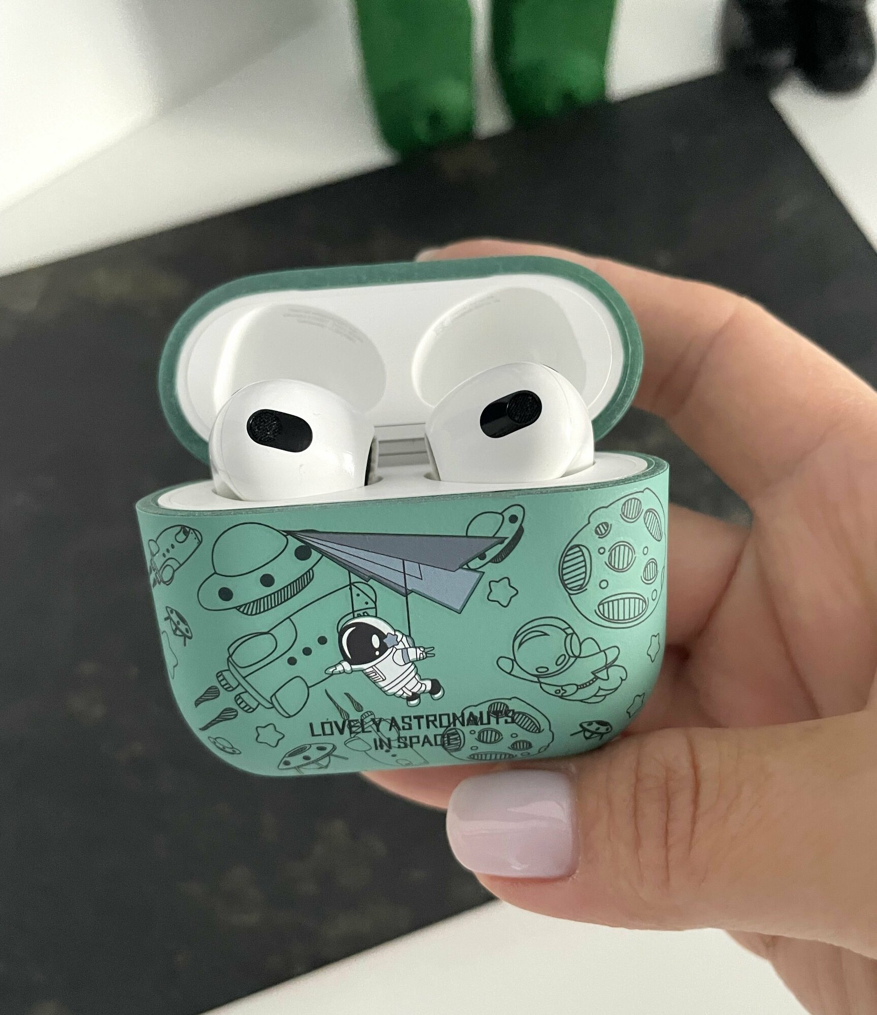 Чехол для наушников AirPods 3, Астронавт, зеленый