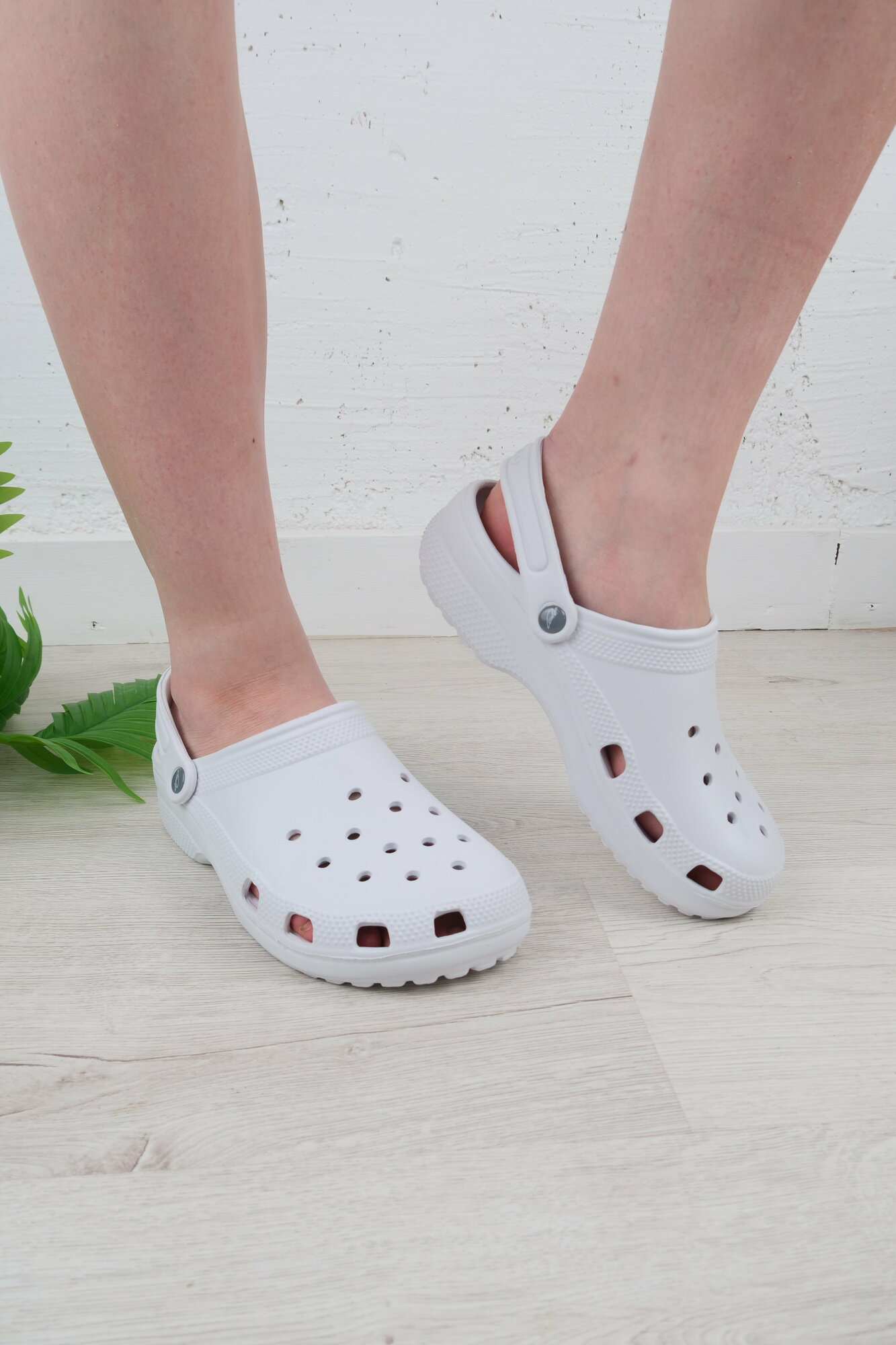 Резиновые тапки с дырками crocs — купить по низкой цене на Яндекс Маркете