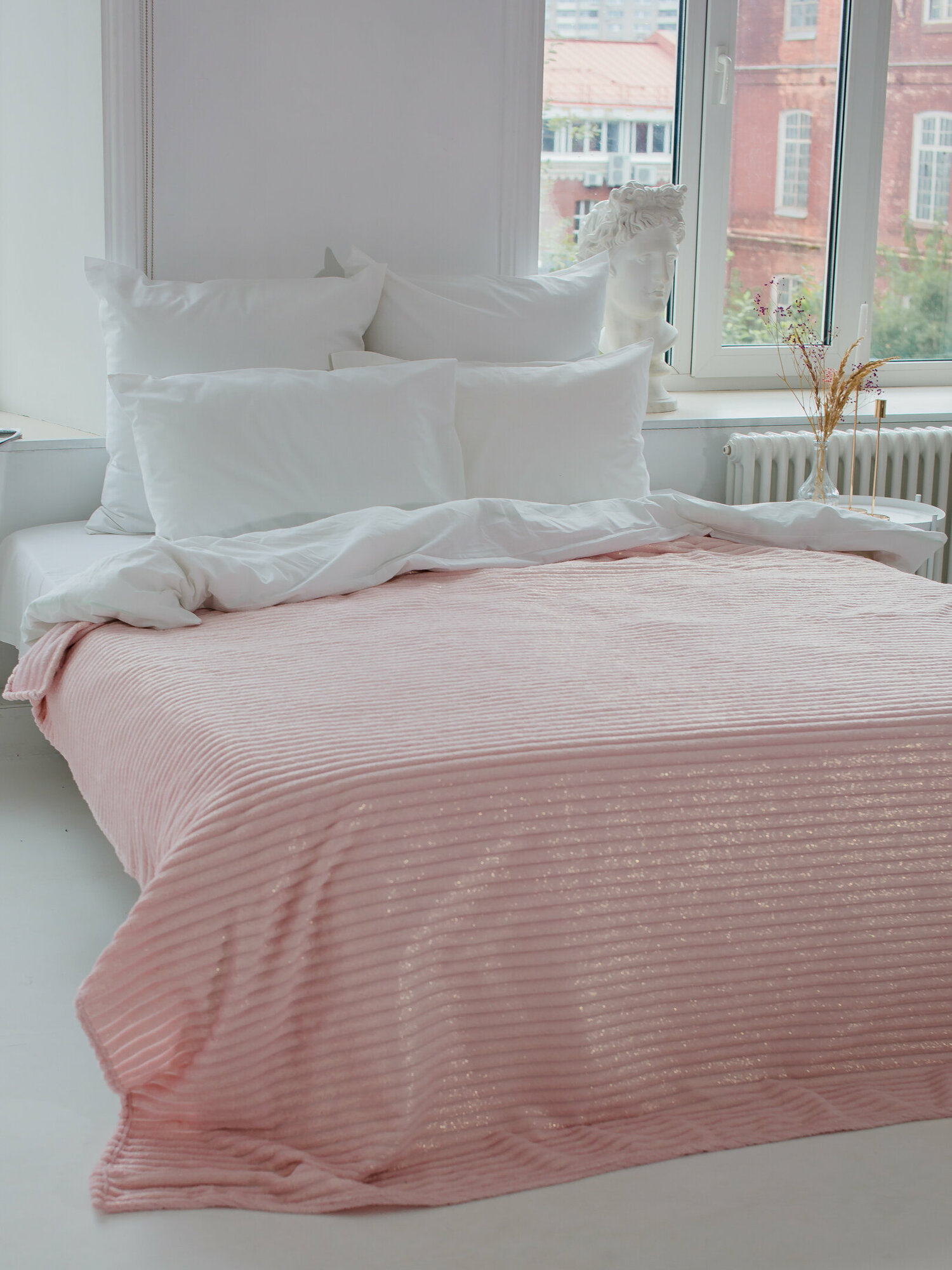 Плед велсофт на диван, покрывало на кровать, 150х200, Розовый - фотография № 19
