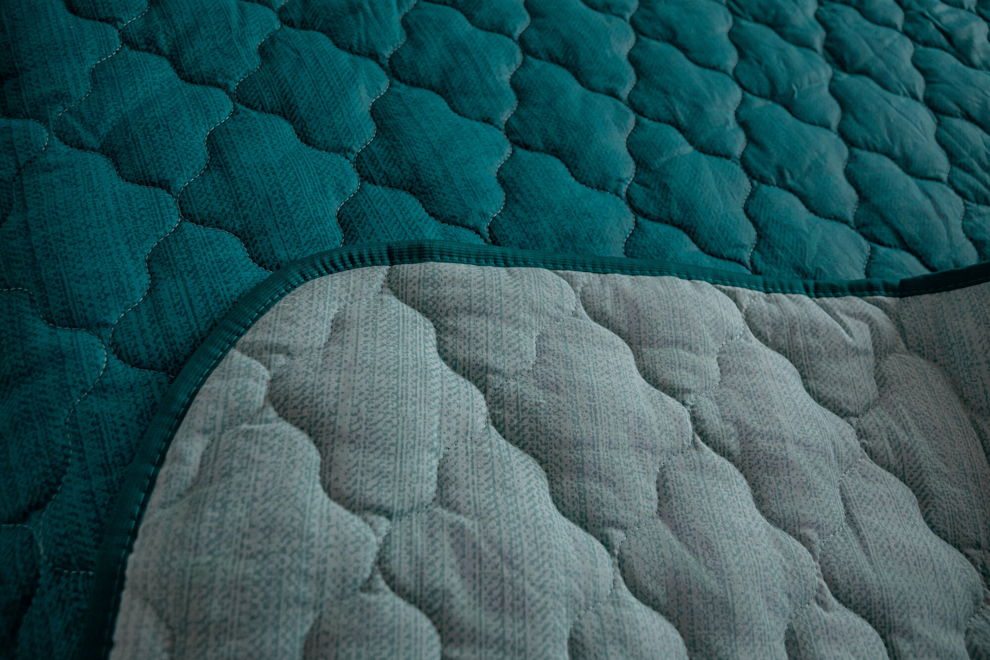Покрывало Элис Текстиль "Изумрудная зелень", 200х215 см, стёганое, двустороннее Перкаль - фотография № 5