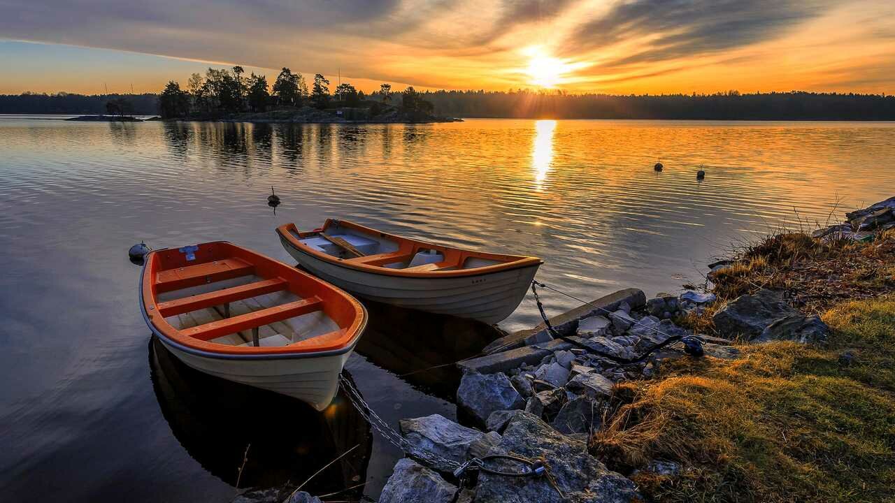Лодка на реке фото
