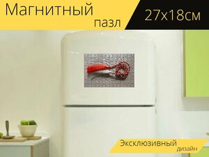 Магнитный пазл "Мэрцишор, красный, веревка" на холодильник 27 x 18 см.