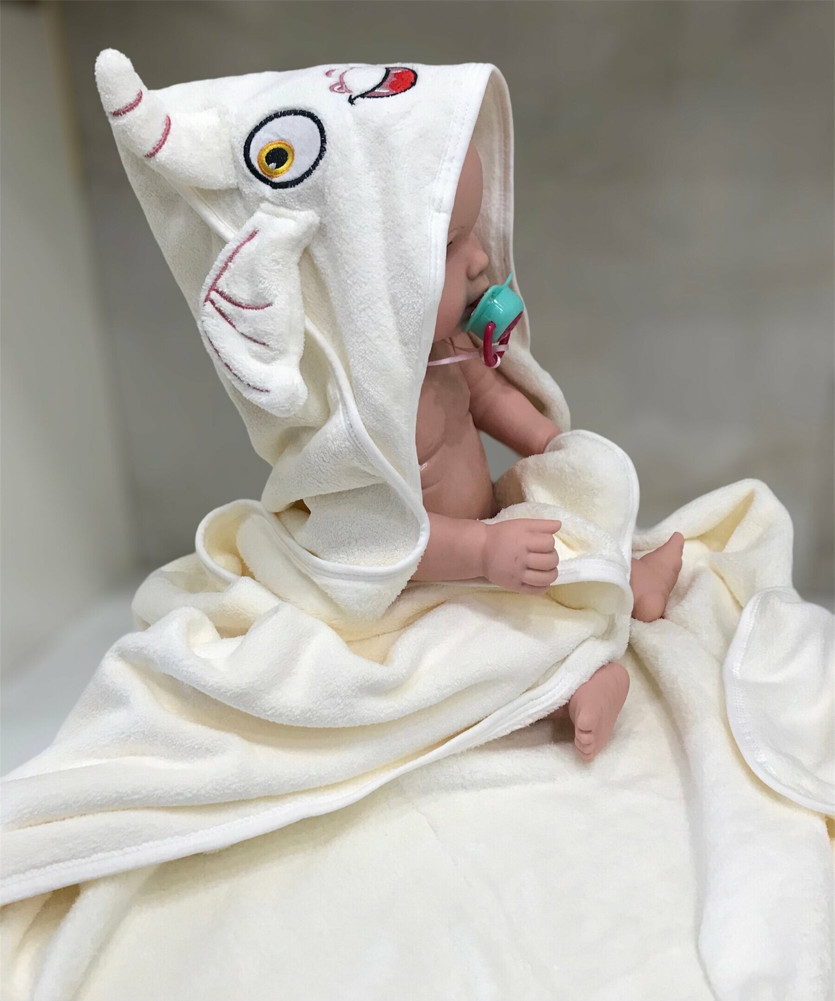 Полотенце детское уголок с капюшоном молочный Дракоша - фотография № 3