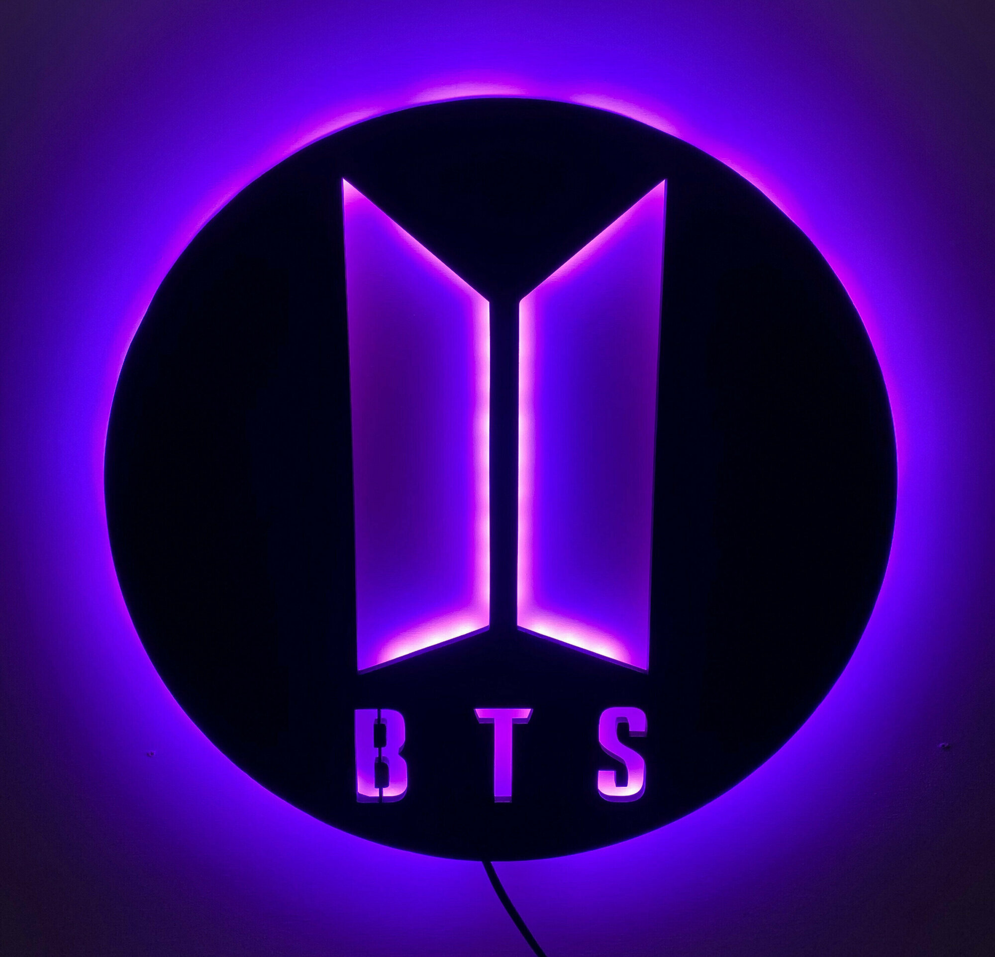 Настенный светильник c логотипом корейской К-рор группы BTS, БТС - фотография № 2