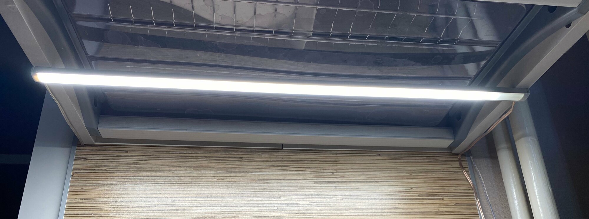 Светильник для кухни под шкафы 40см, сенсорный с возможностью регулировки яркости. Теплый Белый - фотография № 3