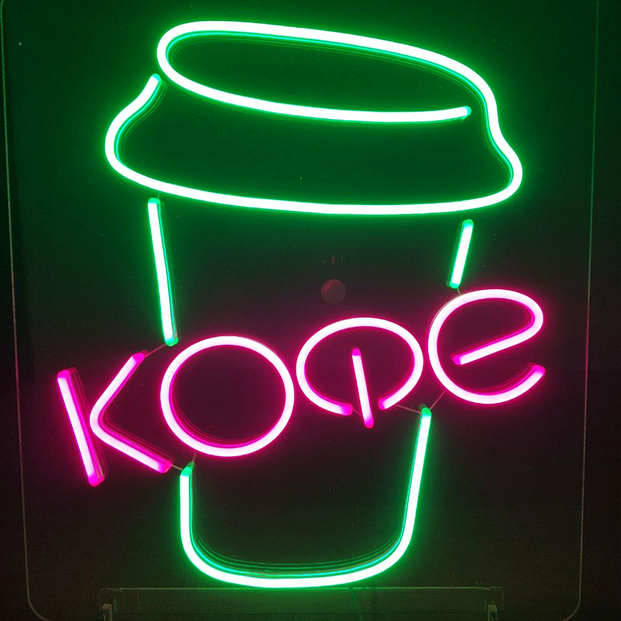 Неоновая вывеска для кафе и кофейни с надписью "Кофе" и с зеленым стаканчиком для кофе, 33 х 38 см. / светильник из гибкого неона - фотография № 3