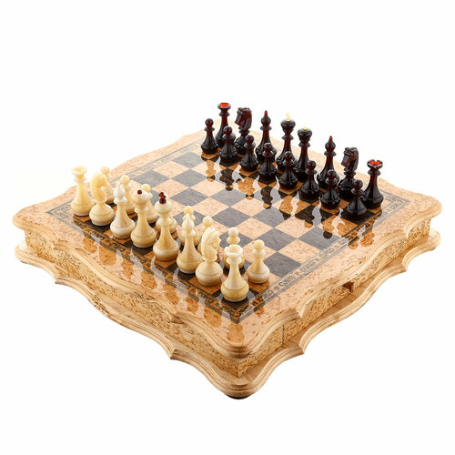 Шахматы из карельской березы с фигурами из янтаря 46х46 см шахматы из карельской березы с фигурами из янтаря 46х46 см