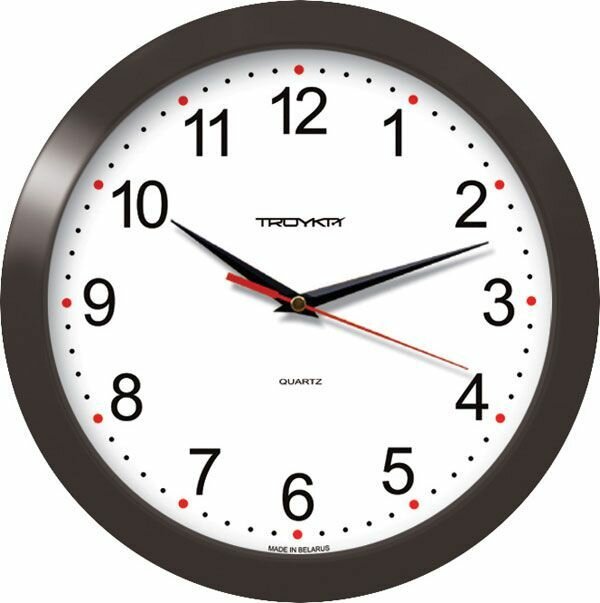 Часы настенные TROYKA арабские цифры белые круглые обод чёрный 290мм плавный ход