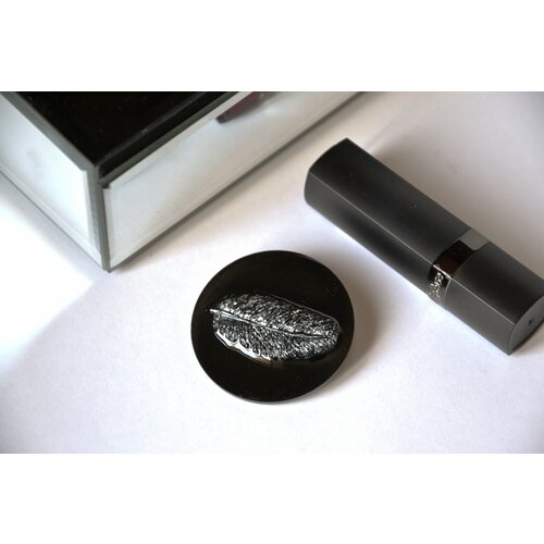фото Брошь, черный, серебряный гламбижу