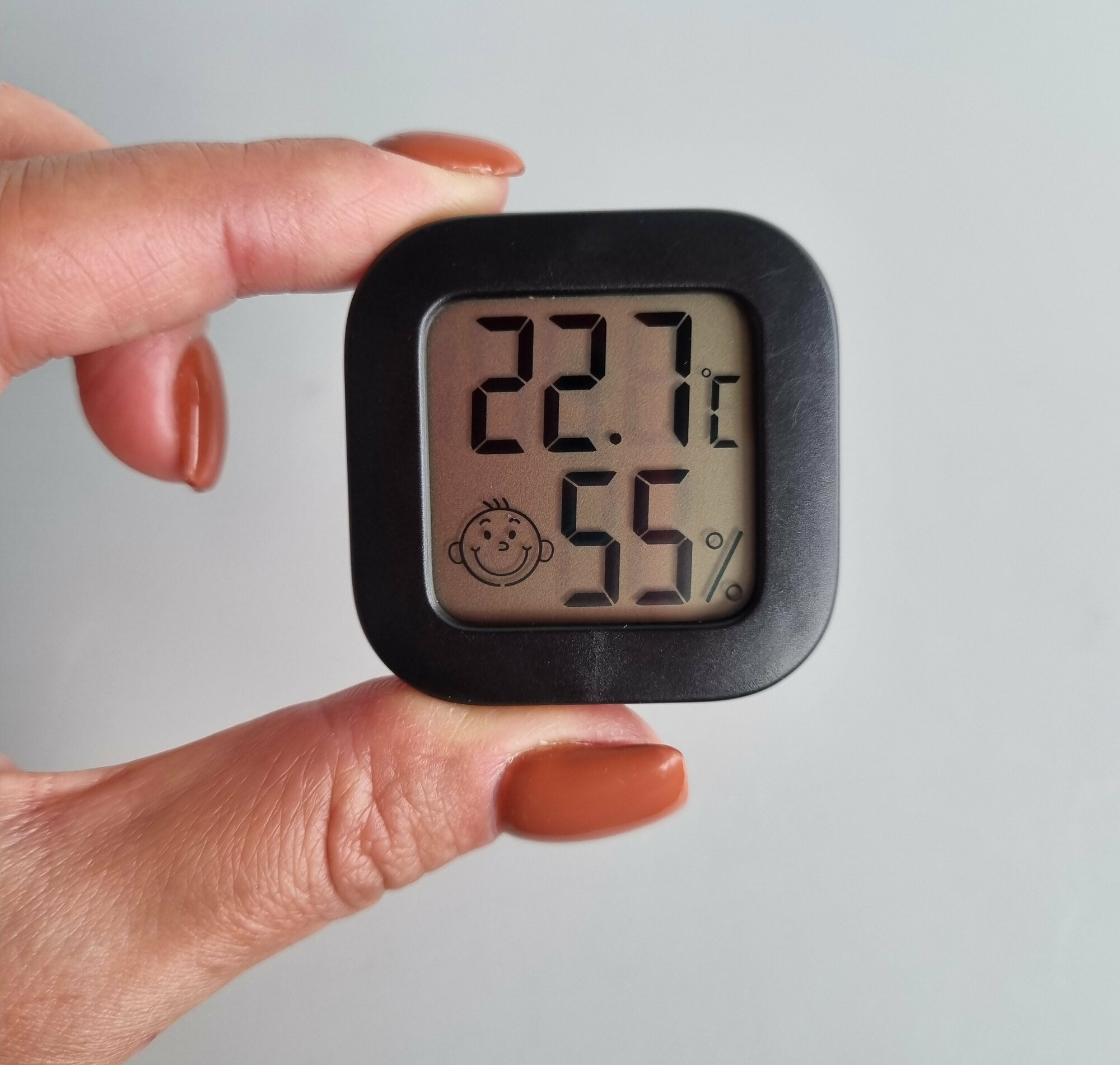Термометр-гигрометр цифровой для дома, дачи, теплицы, террариума. Гигрометр термометр - измеритель влажности и температуры (цифровая метеостанция) - фотография № 3