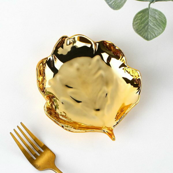 Блюдо керамическое сервировочное "Золотой лист", 13.5x13 см, цвет золотой