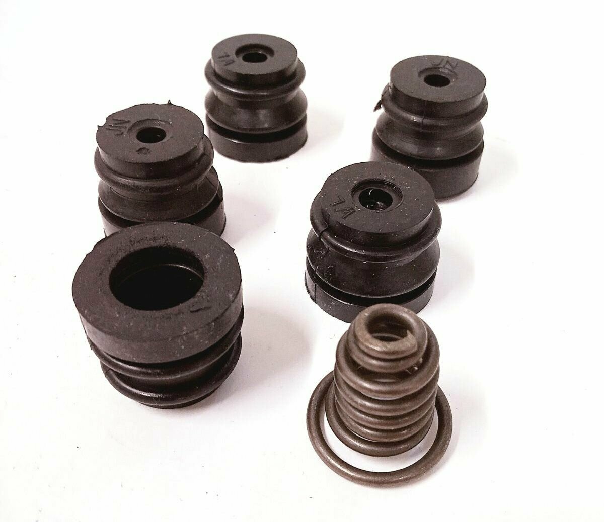 фото Амортизаторы (комплект 5 шт.) для бензопилы Хускварна 5200, 5220, Штиль 362, 440, Huter BS52 (и пр. китайские бензопилы 45-52см3, цыганка)