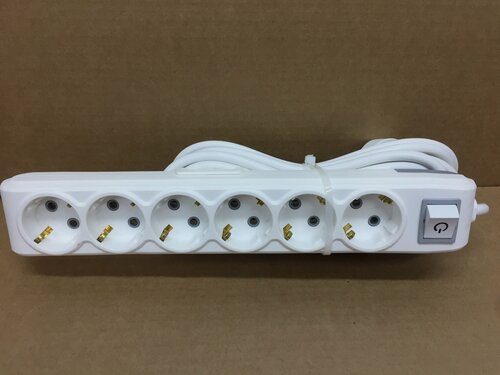 Изображение товара Удлинитель бытовой 6 розеток с кнопкой, 6.0 метров с заземлением, 16А