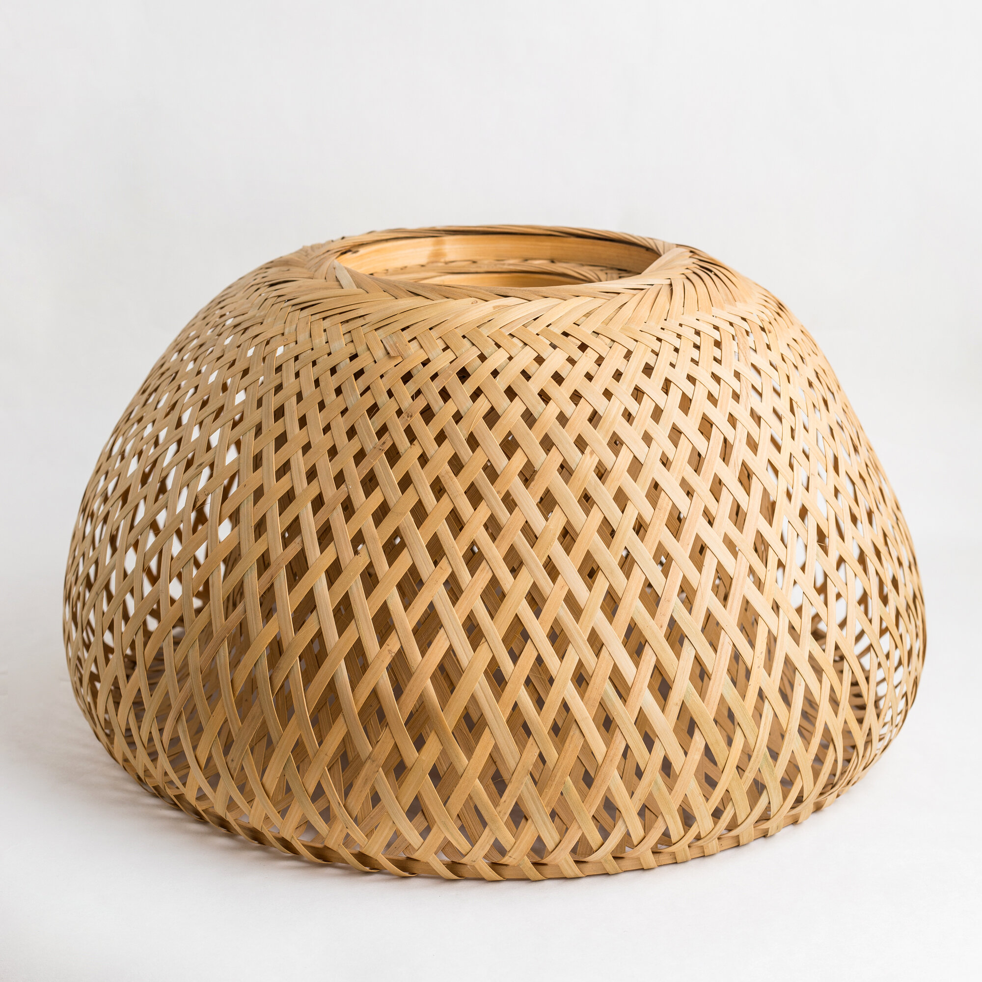 фото Абажур плетеный из бамбука, D 36 см