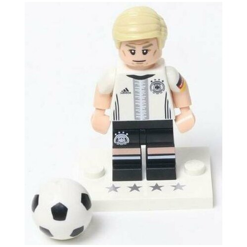 Минифигурка Лего Lego coldfb-7 Bastian Schweinsteiger, Deutscher Fussball-Bund / DFB (Complete Set with Stand and Accessories)