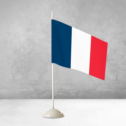 Настольный флаг Франции на пластиковой белой подставке