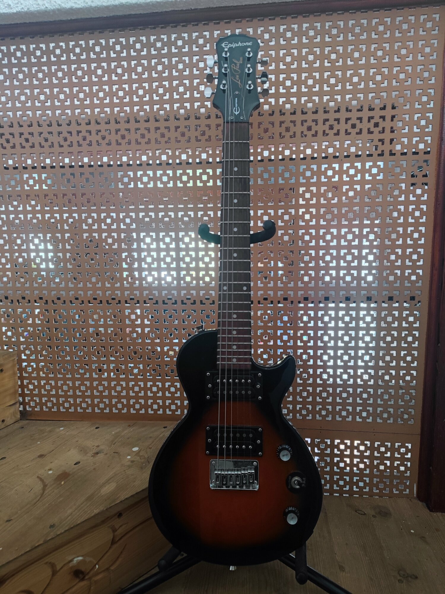 Epiphone Express les paul Электрогитара. Гитара. Трэвл гитара.