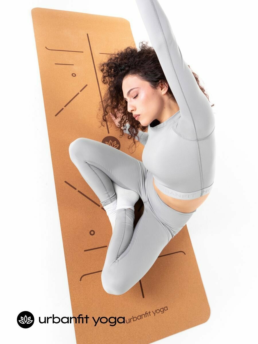 фото Коврик для йоги и фитнеса из каучука пробковый Urbanfit, черный