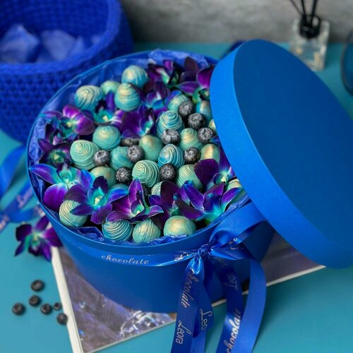 Изображение товара Подарочный набор для женщин 1073. BOX-Клубника в шоколаде. Бельгийский шоколад Callebaut