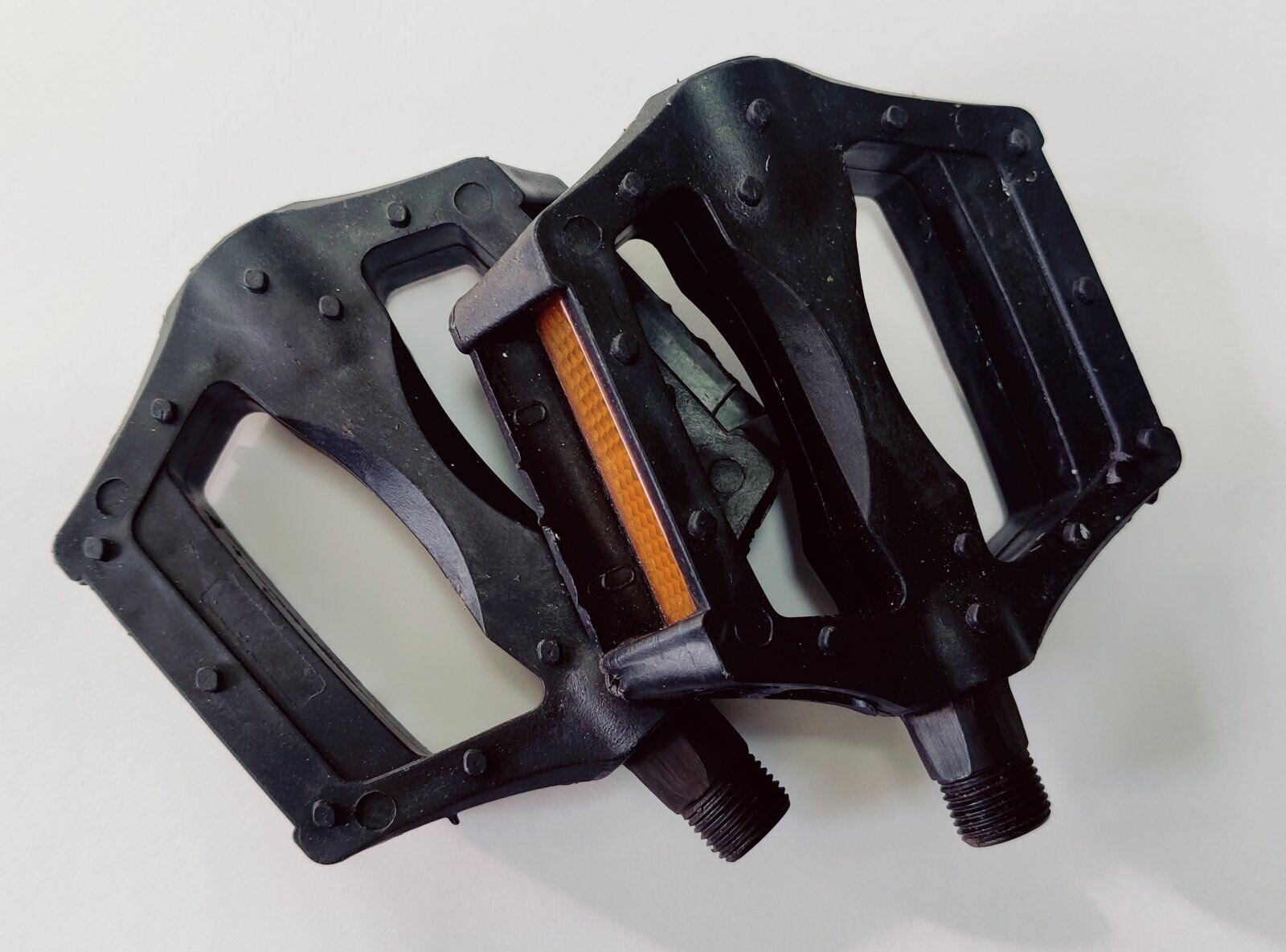 Педали велосипедные резьба 9/16 (с катафотами пластик прямоугольные черные)