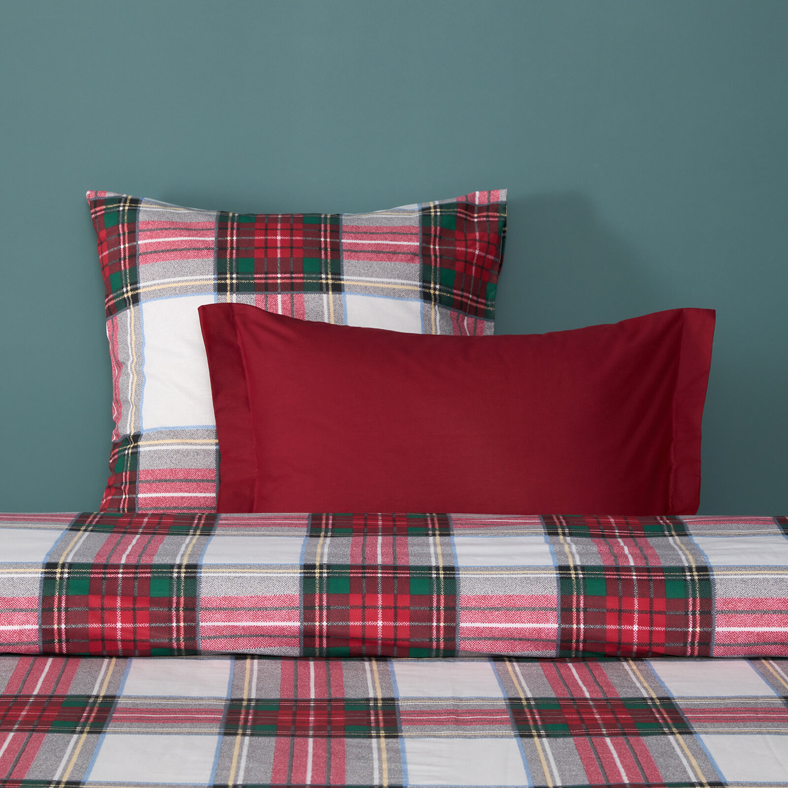 Постельное белье 1.5-спальное COZY HOME "Winter Tartan", перкаль (хлопок), 70х70, белый/красный, клетка/новогоднее