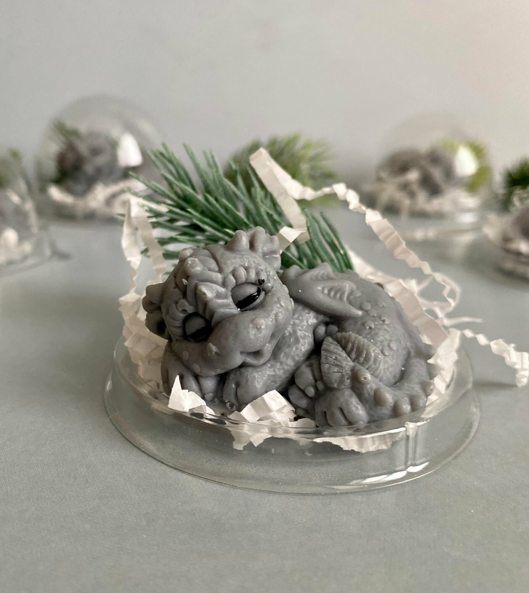 фото Мыло мини дракон в куполе серый / подарок на Новый год