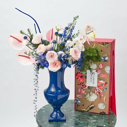 Flower box No.6597 Антуриум, Дельфиниум, Краспедия, Новогодний декор, Орхидея Цимбидиум, Роза пионовидная, Скиммия, Тис