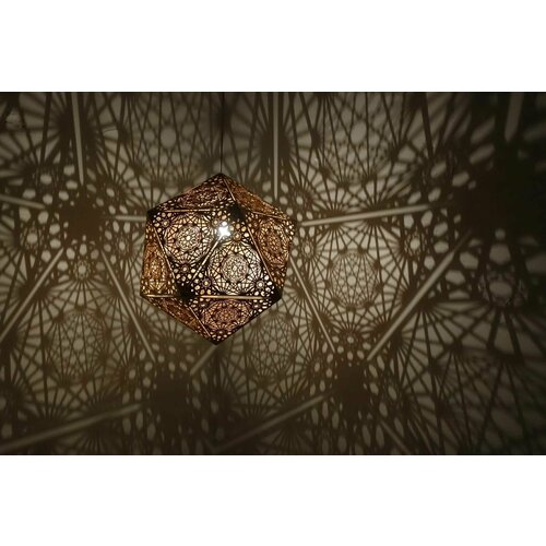 Металлический теневой светильник напольный настольный резной с проекцией на стены потолок сталь малый размер 25 см. Золотой 19