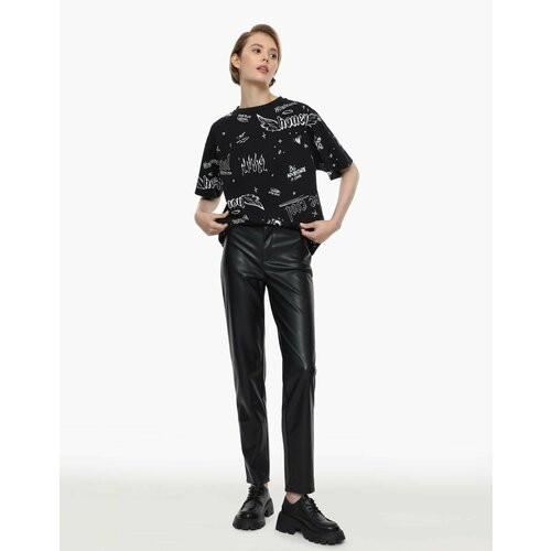фото Брюки gloria jeans, прилегающий силуэт, карманы, размер xs/164 (38-40), черный