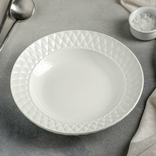 Тарелка фарфоровая глубокая Magistro «Блик», d=23 см, цвет белый (комплект из 3 шт)