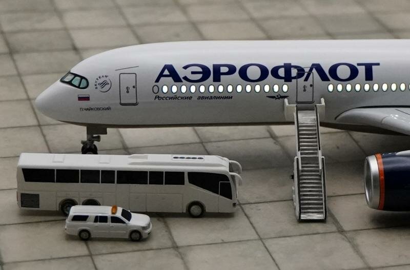 Модель самолёта А350 аэрофлот с освещением салона. Длина 47 см.