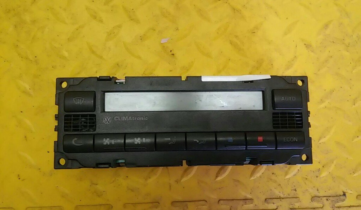 Блок управления климатической установкой Passat (B5) Volkswagen 3B1907044D