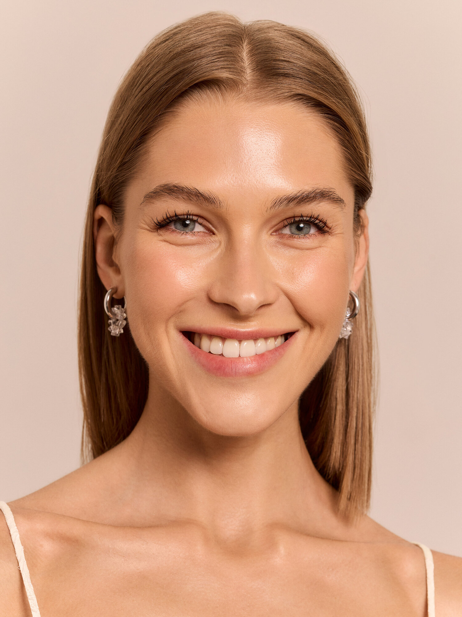 Серьги конго, с подвесками ELTANIKA, кристалл, стекло, белый, серый — фото 1