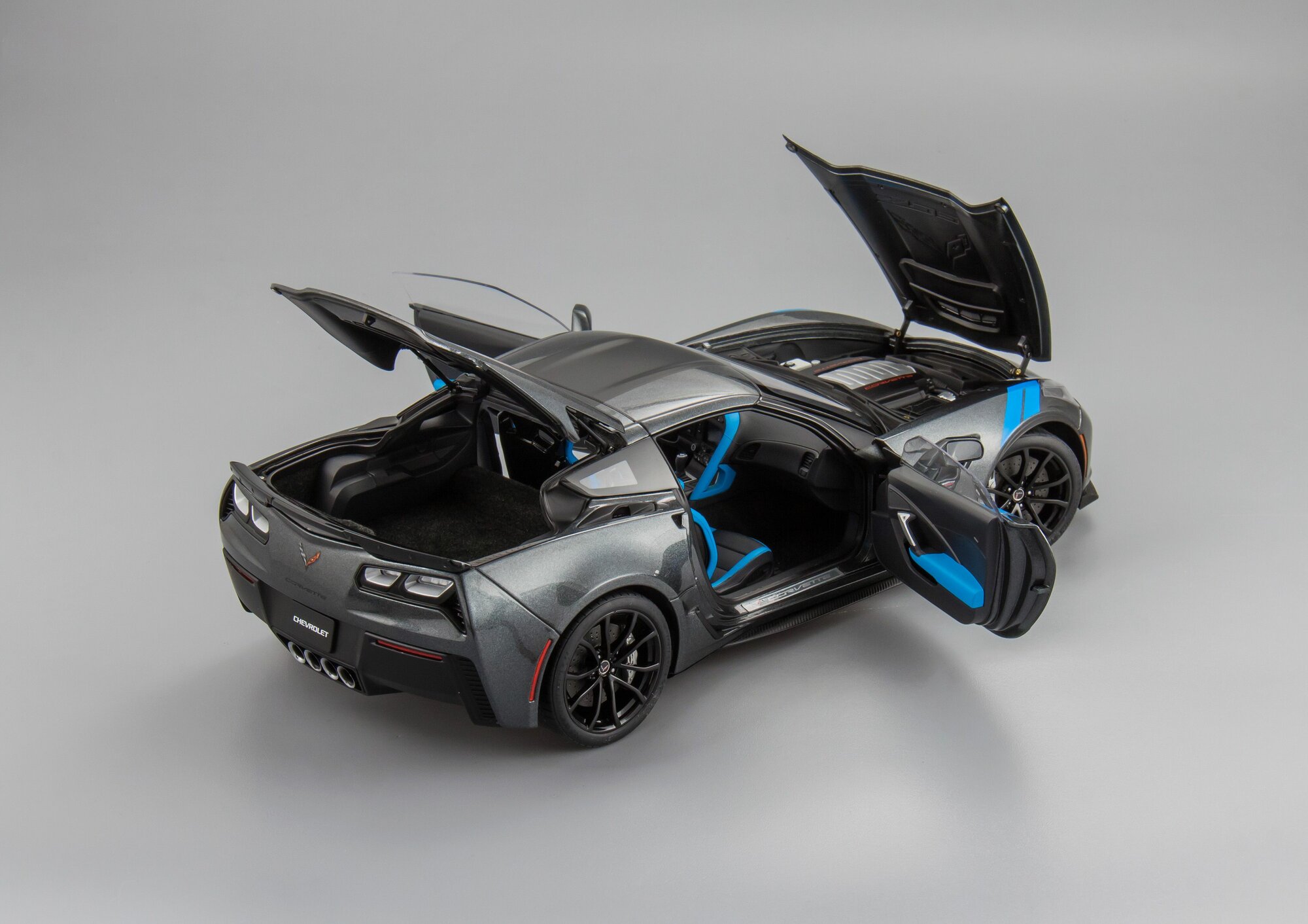 Коллекционная масштабная модель 1:18 Chevrolet Corvette C7 Grand Sport - 2017 от AUTOart — фото 1