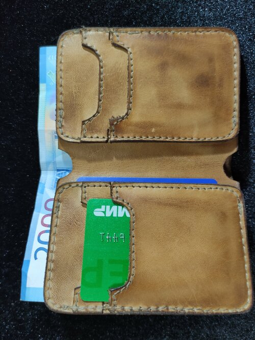 Бумажник  000000121, натуральная кожа, гладкая фактура, без застежки, отделение для карт, желтый