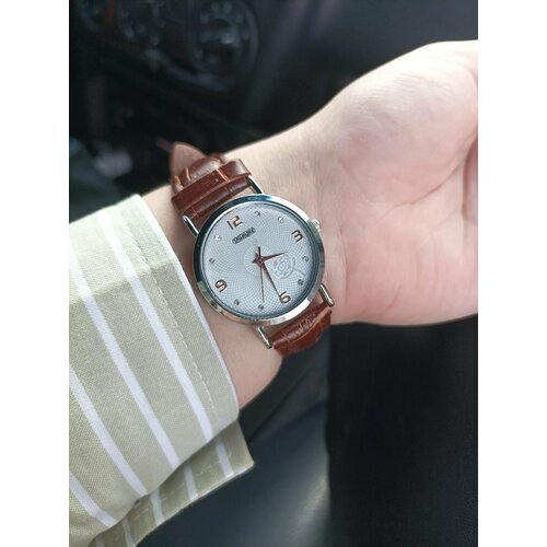 фото Наручные часы женские кварцевые наручные часы "dsimpl" с коричневым кожаным браслетом, белый, коричневый